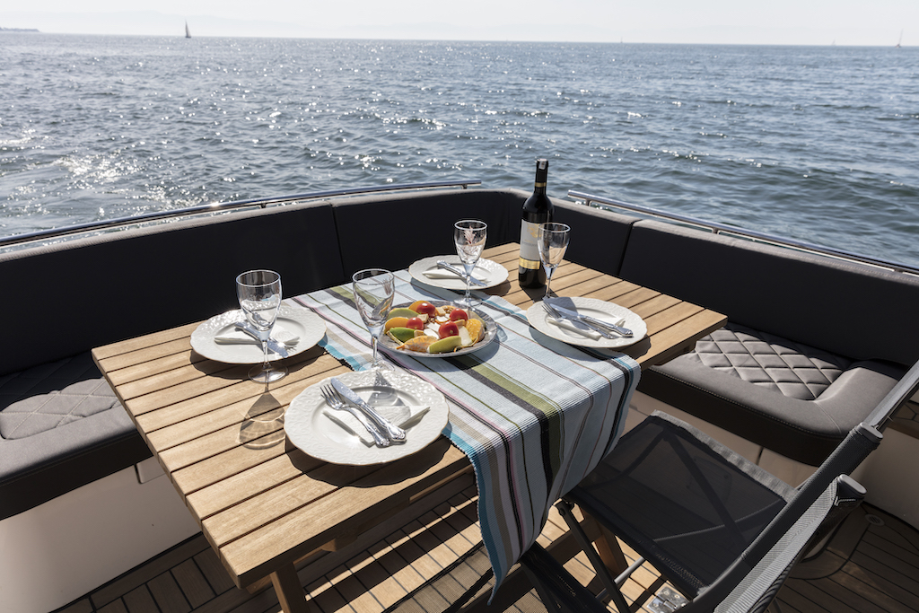 https://viningmarine.co.nz/wp-content/uploads/2022/03/pescador-boat-launch-vining-marine-4-outdoor-dining.jpg