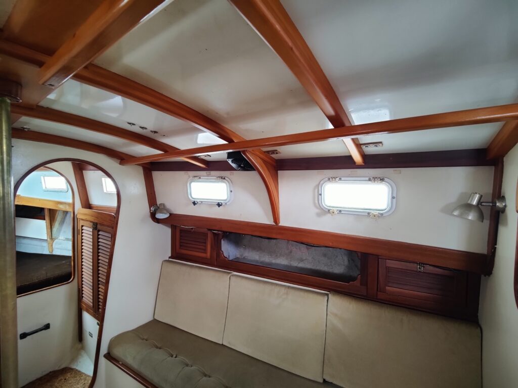 Whiting 29 (1990) Capable sailing Yacht Boat for Sale