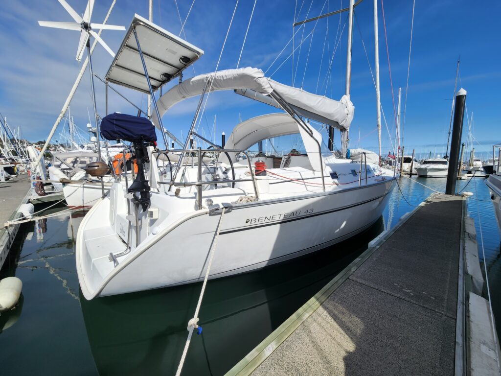 2005 Beneteau Cyclades 43.3: Flawless cruising comfort Boat for Sale