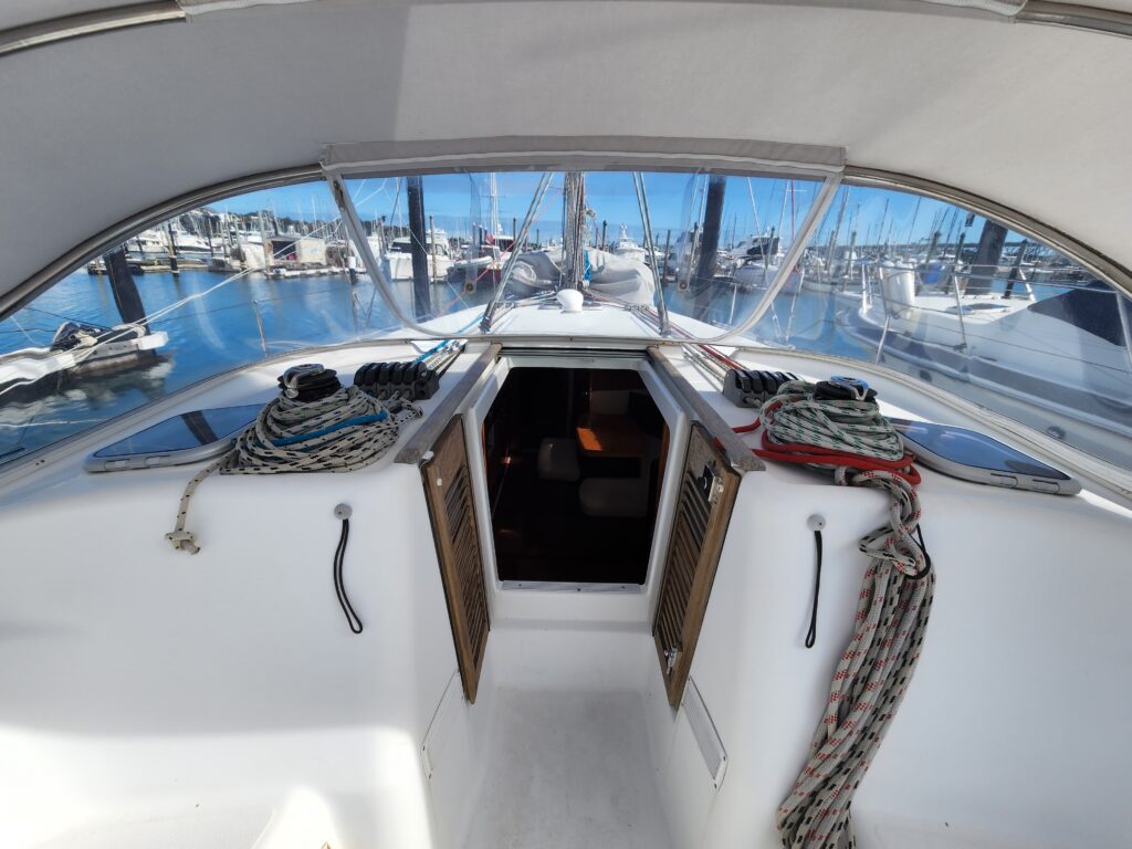 2005 Beneteau Cyclades 43.3: Flawless cruising comfort Boat for Sale