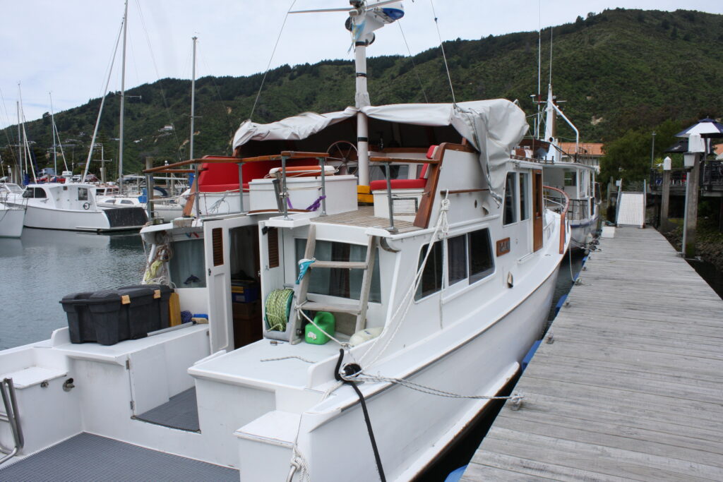 Displacement Launch, 39ft Boat for Sale